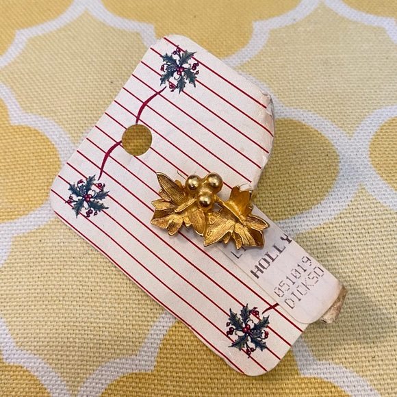 Vintage Gold Holly Pin NWT - Picture 2 of 4